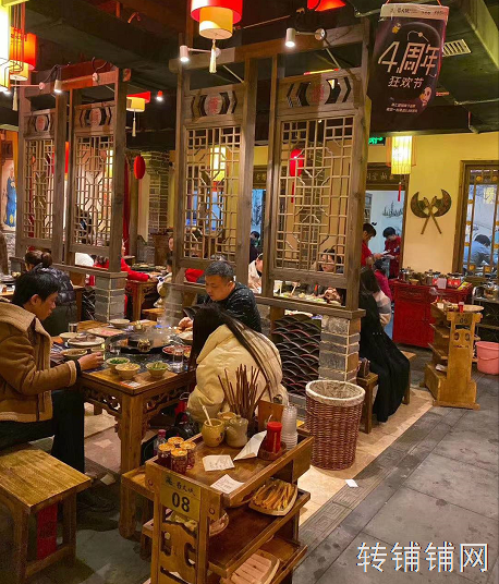 航空路爱民医院对面餐饮旺铺转让（可空转）